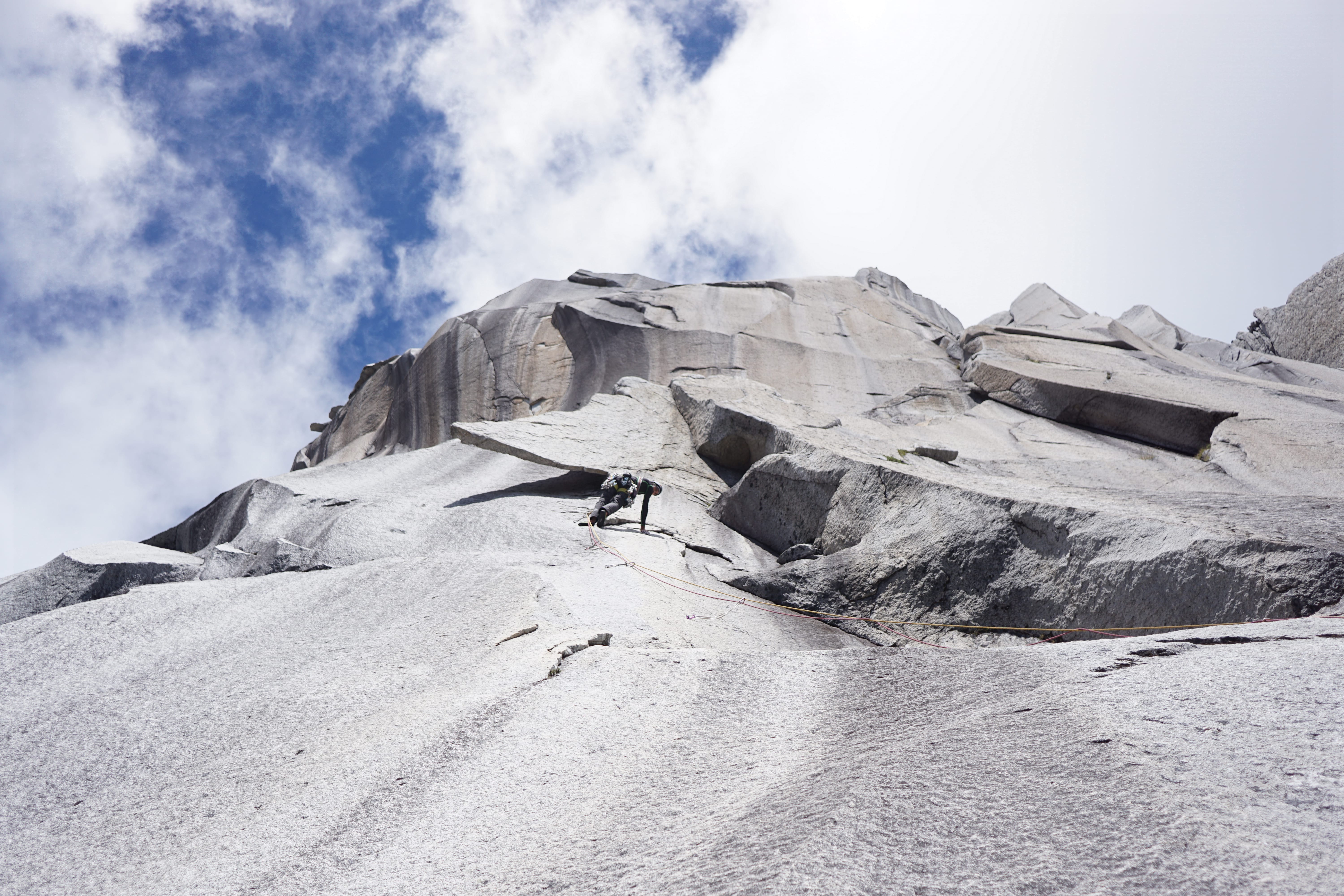 Dalle technique et cheminée...